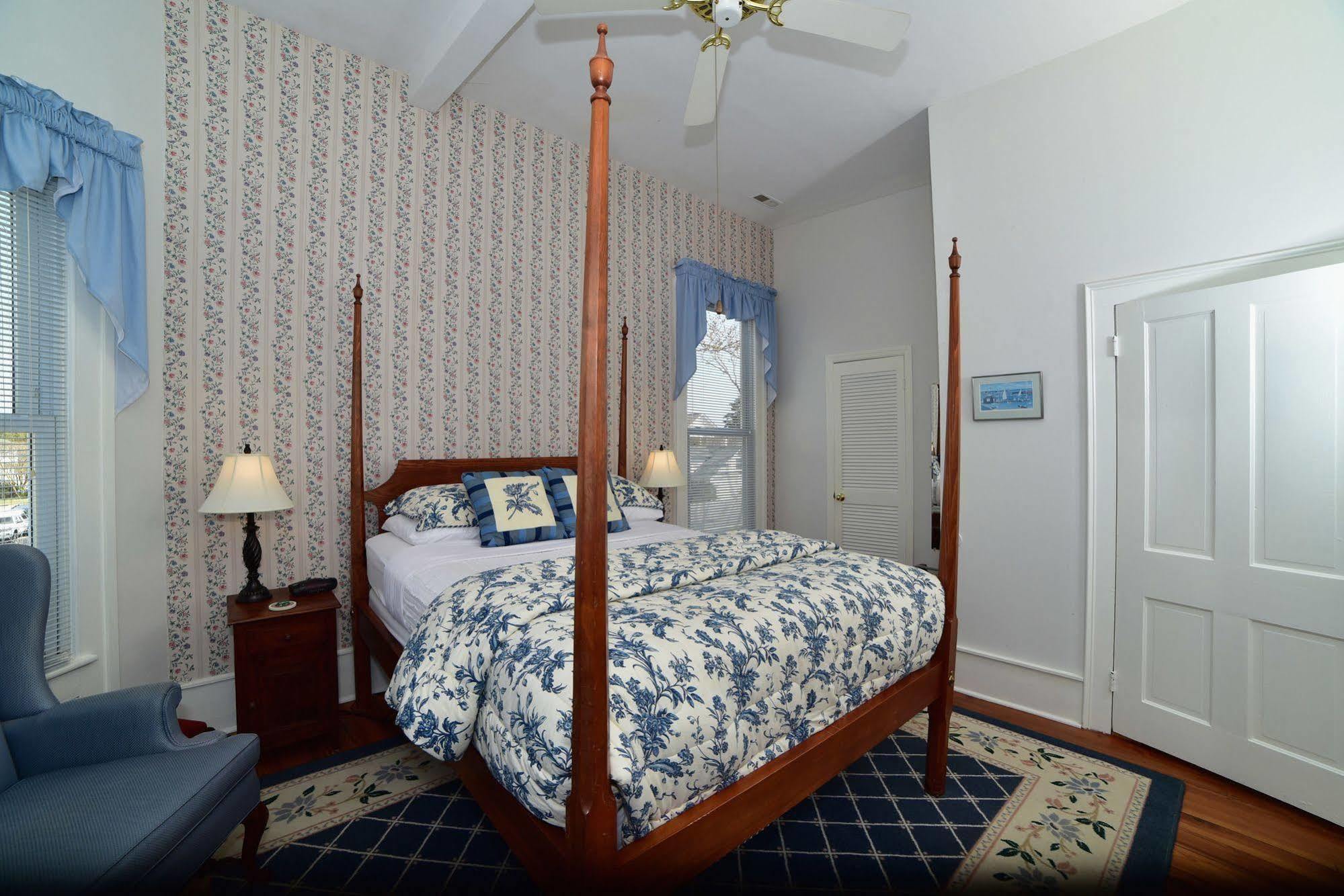 Pecan Tree Inn Beaufort Экстерьер фото